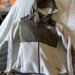 Womens hooded Fleece North face White zip up grey and white Size M